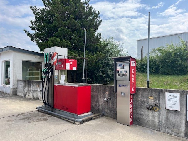 Tankautomat der ESW Autoservice – Selbstbedienung, Kartenzahlung